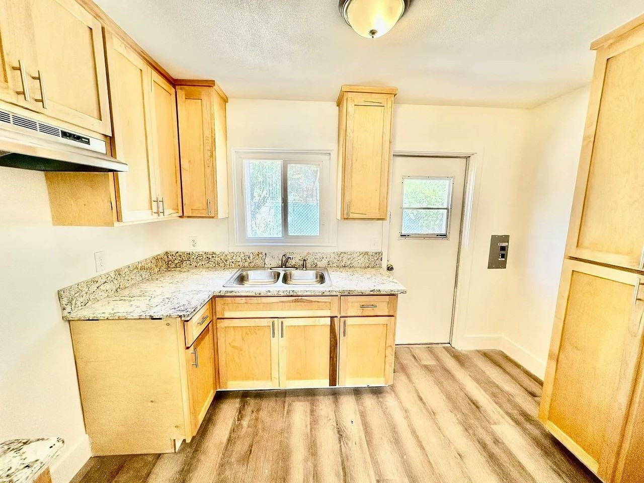 4221 West Belmont Avenue, Unit 3 - Photo 2 of 6