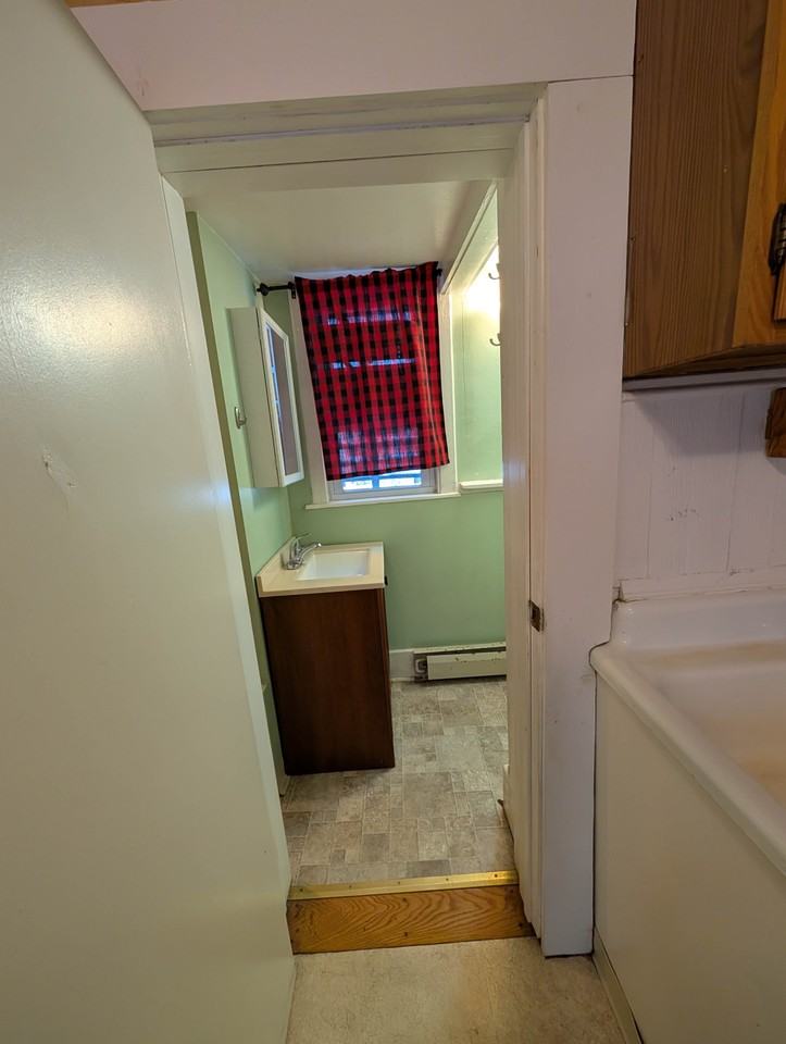 612 7th St Se #1 - Photo 7 of 16