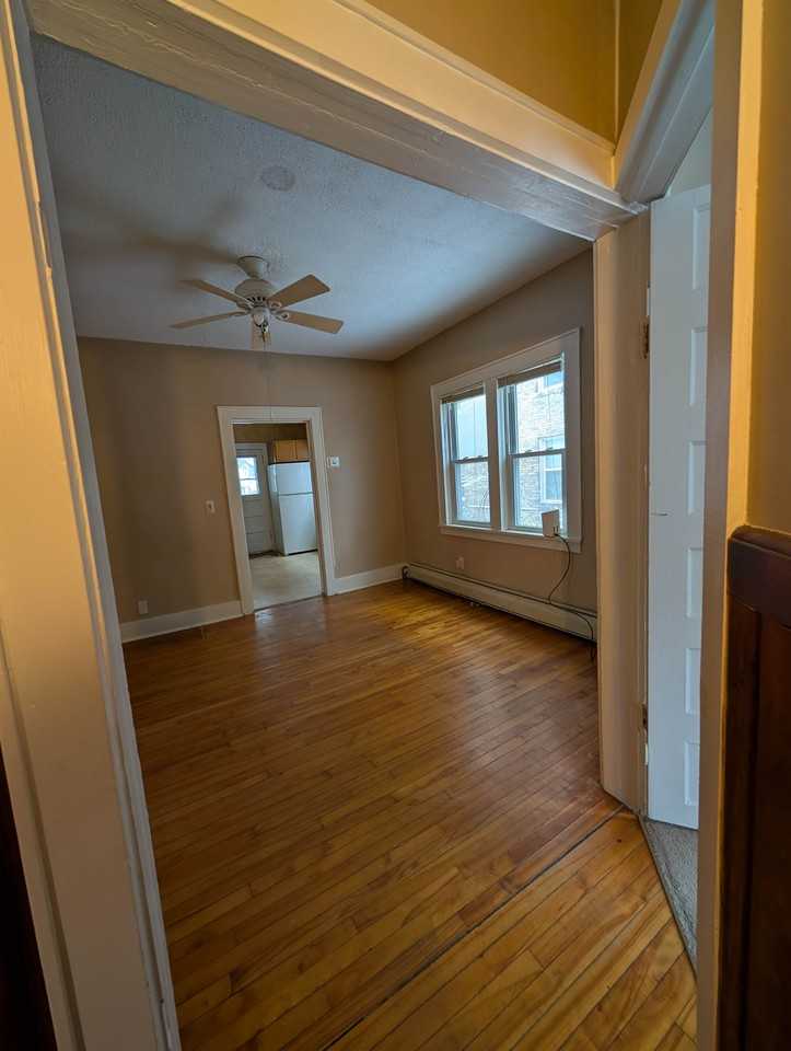 612 7th St Se #1 - Photo 4 of 16