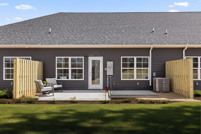 312 Bellingham Dr Ne #C - Photo 3 of 18