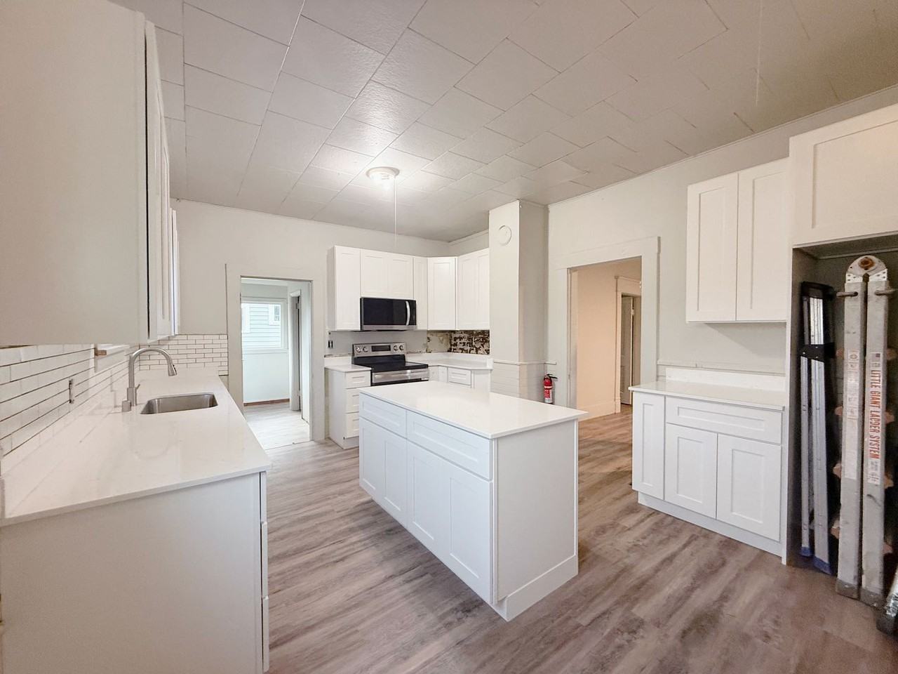 1016 High St - Photo 2 of 10