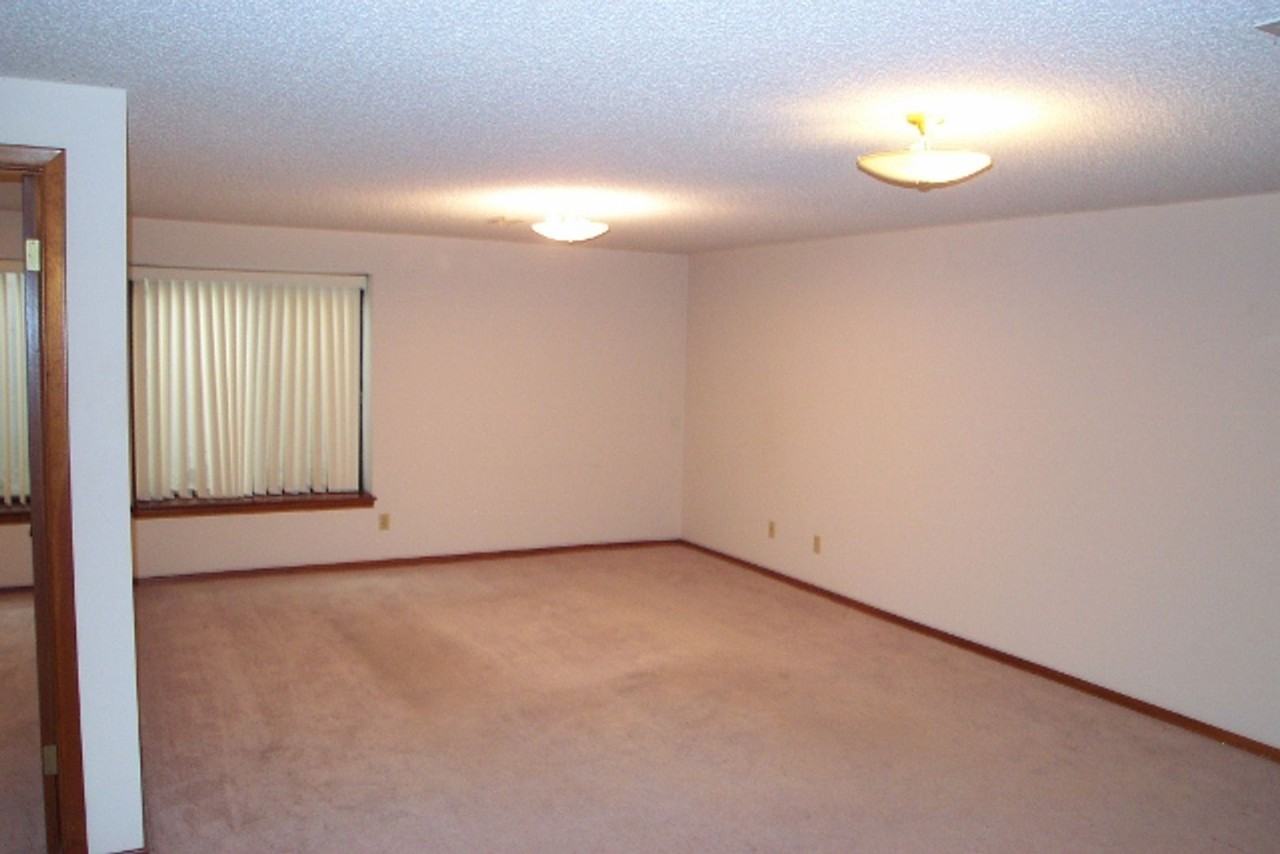 7011 W Oneil St - Photo 5 of 12