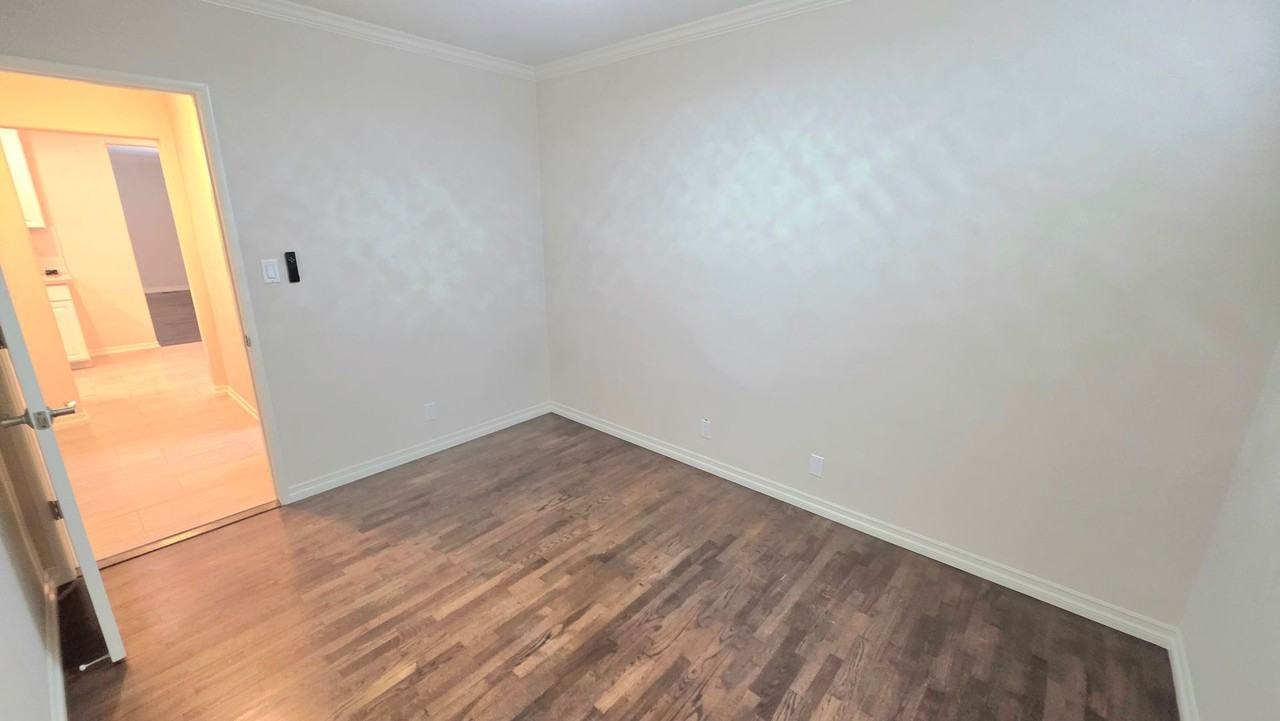 1140 Harper Ave - Photo 6 of 32