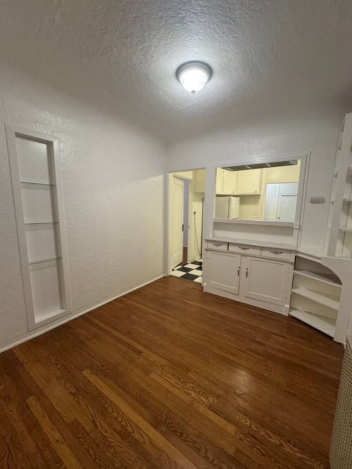 3130 41st Street - Photo 2 of 10