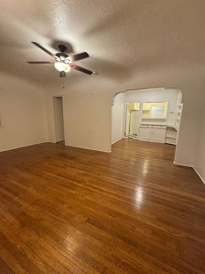 3130 41st Street - Photo 3 of 10
