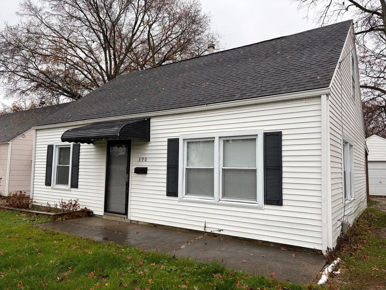 390 Victor Ave - Photo 3 of 11