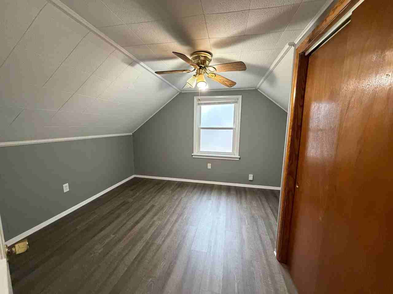 390 Victor Ave - Photo 6 of 11