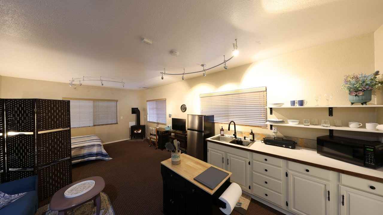 1039 Ne Summit Loop - Photo 2 of 8