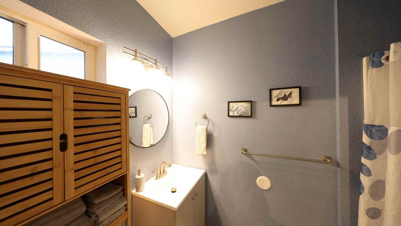 1039 Ne Summit Loop - Photo 6 of 8