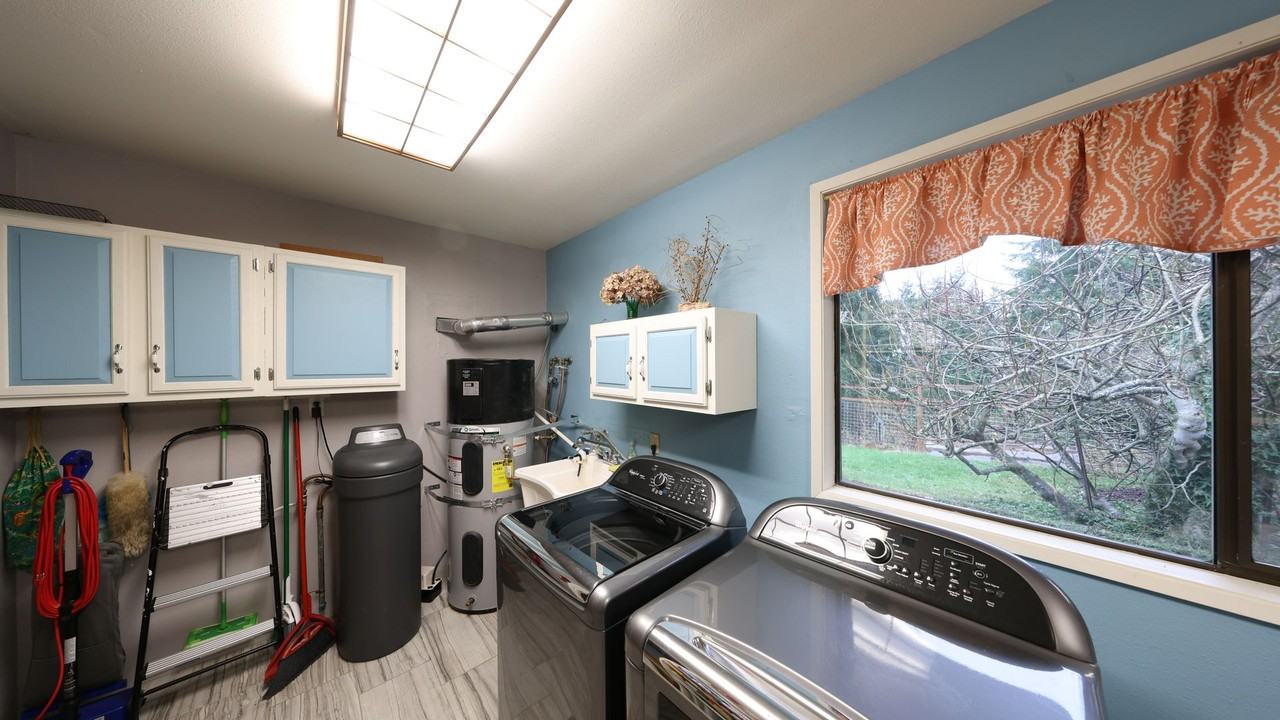 1039 Ne Summit Loop - Photo 7 of 8