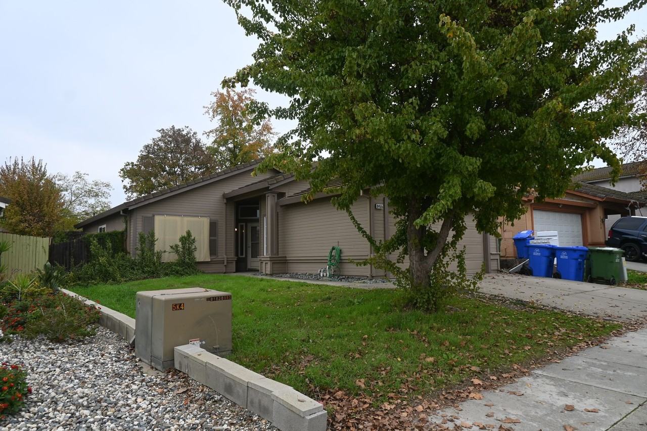 8455 Heritage Hill Drive - Photo 2 of 20