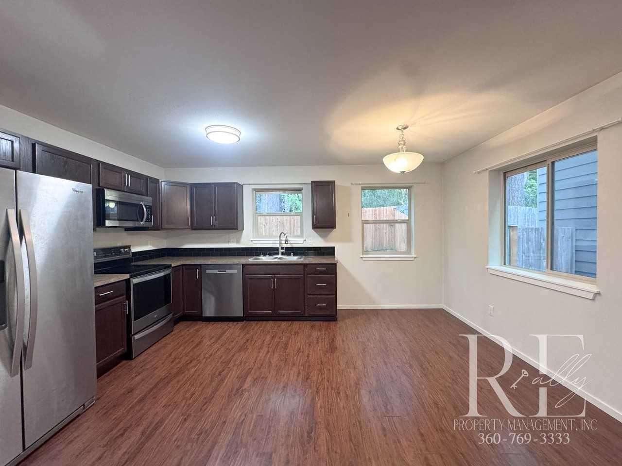 427 Ne Inspiration St - Photo 5 of 13