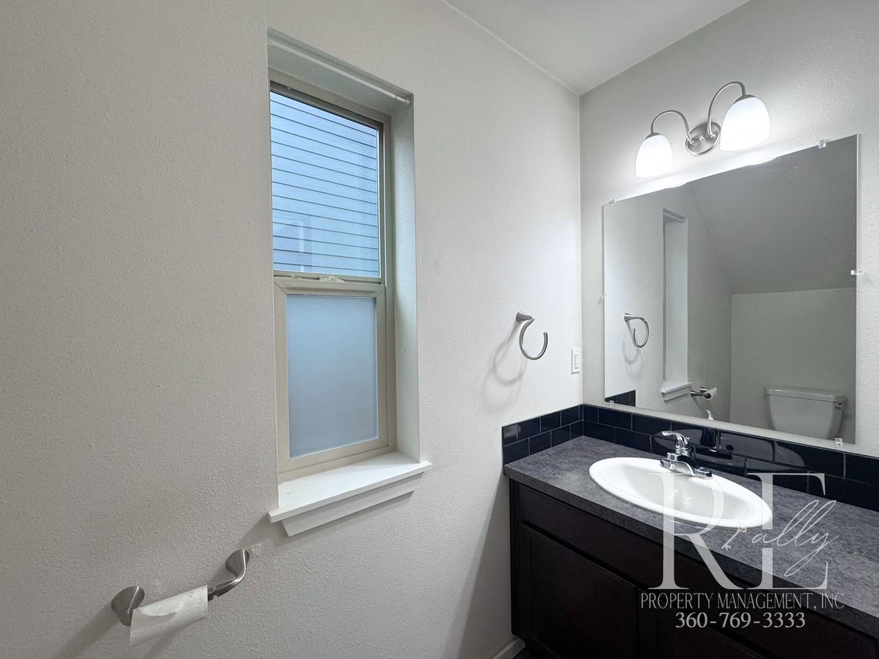 427 Ne Inspiration St - Photo 6 of 13