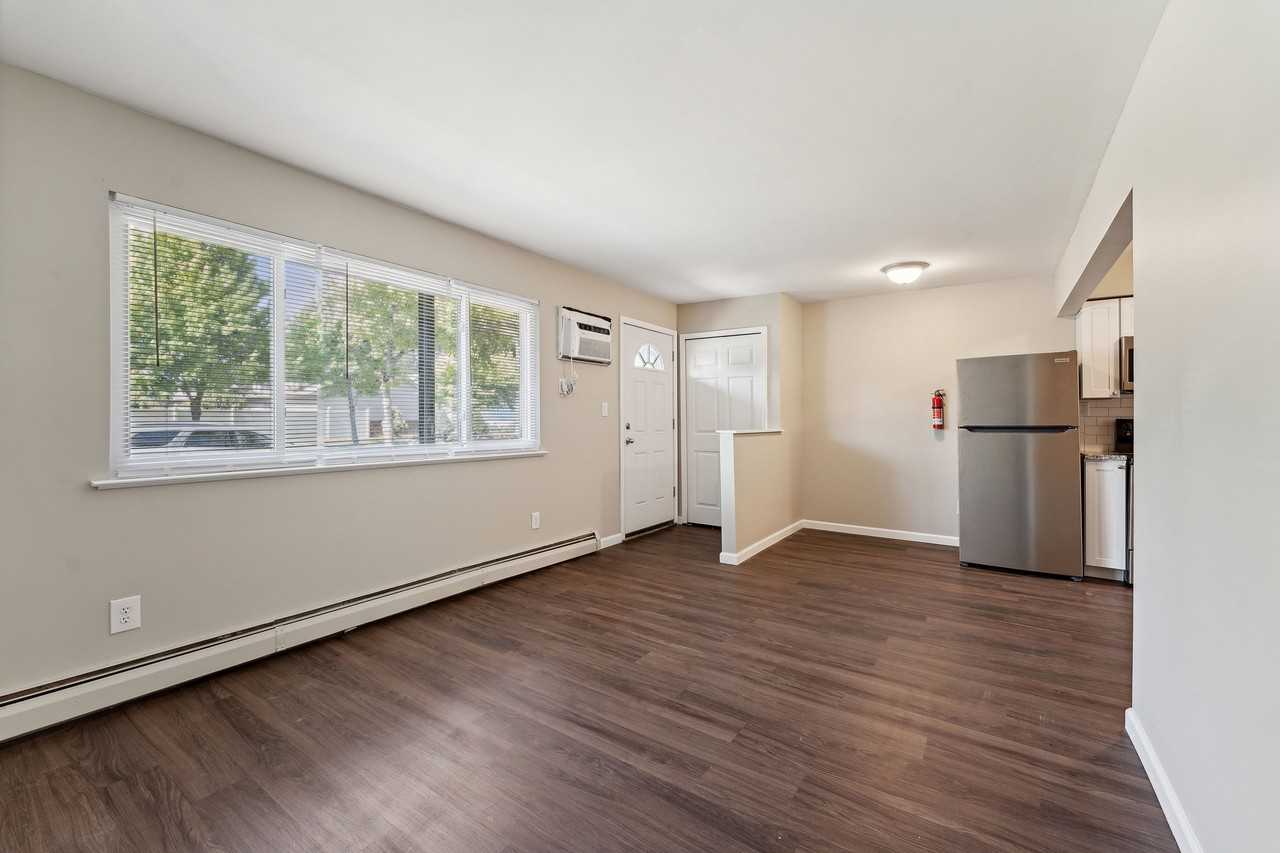 2855 4th St. *EPM* - Photo 7 of 11