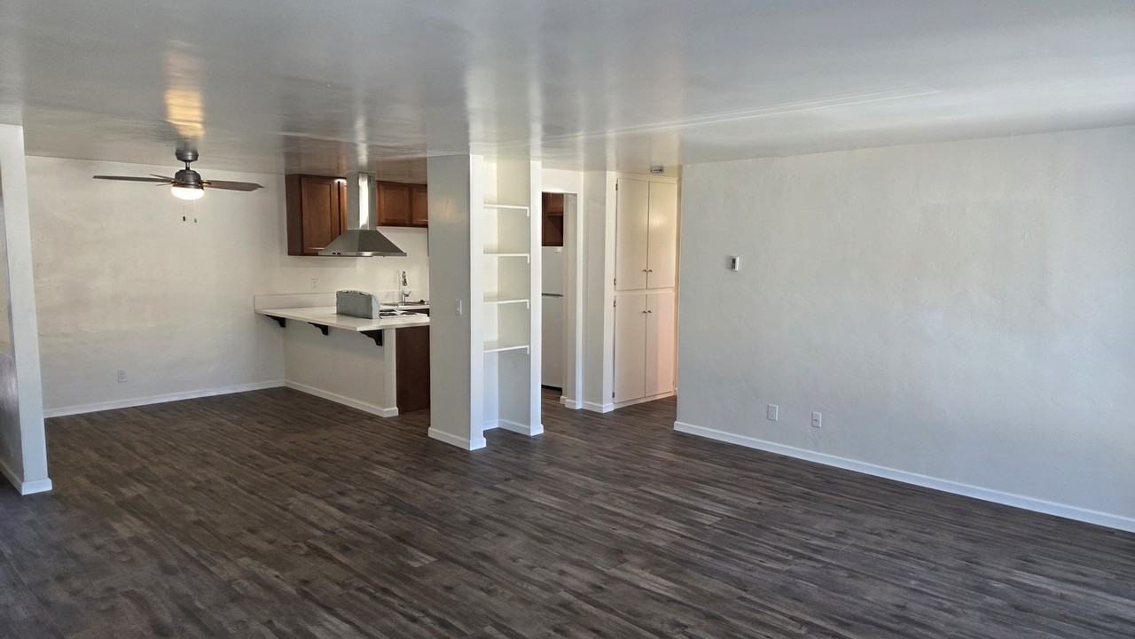 1304 ROXANNE DR - Photo 2 of 11