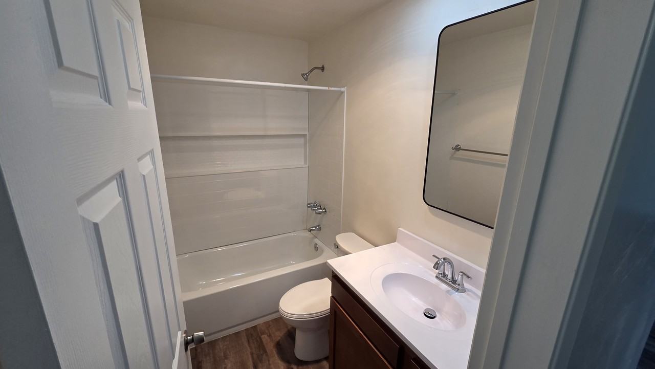 1304 ROXANNE DR - Photo 4 of 11