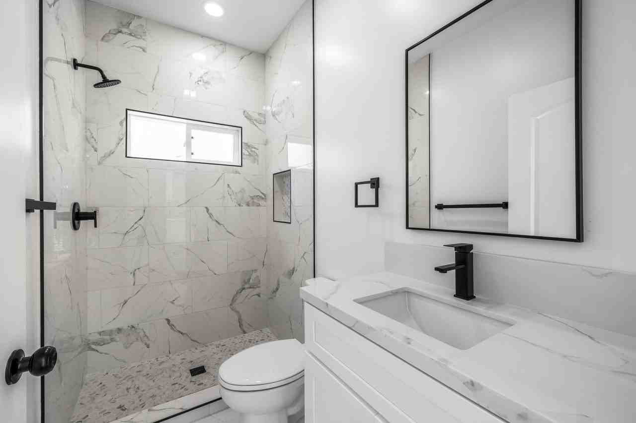 6404 Shane Place - Photo 6 of 40