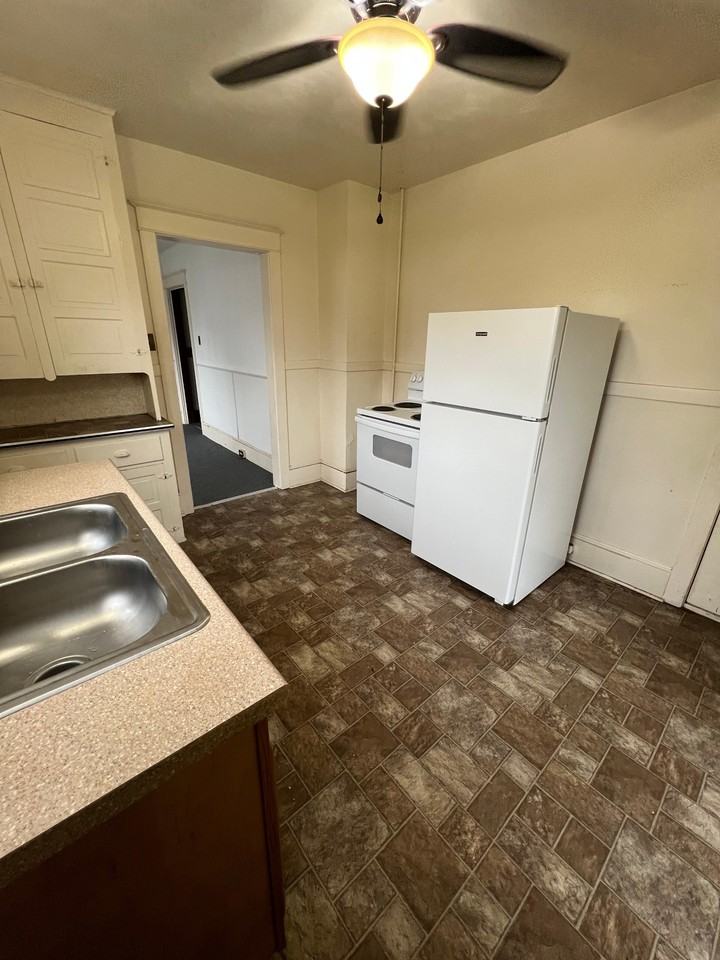 2120 West 4th Street - Photo 7 of 13