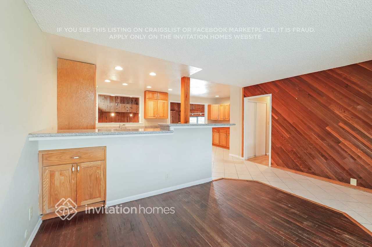 1200 W 10th St - Photo 5 of 18