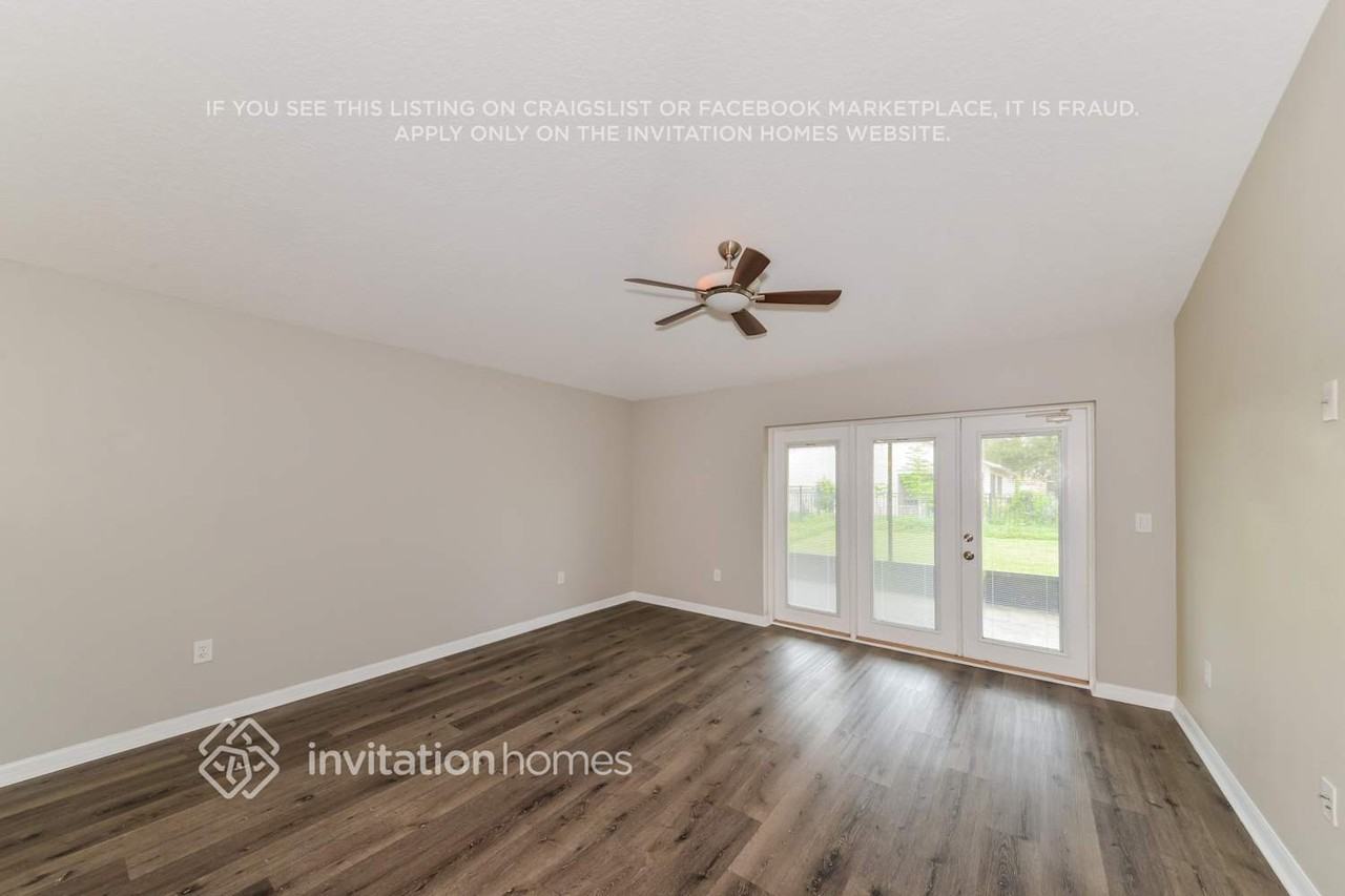 16320 Bridgeglade Ln - Photo 3 of 11