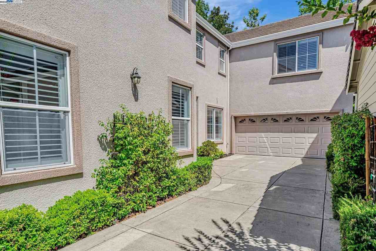 260 Abigail Cir - Photo 2 of 50