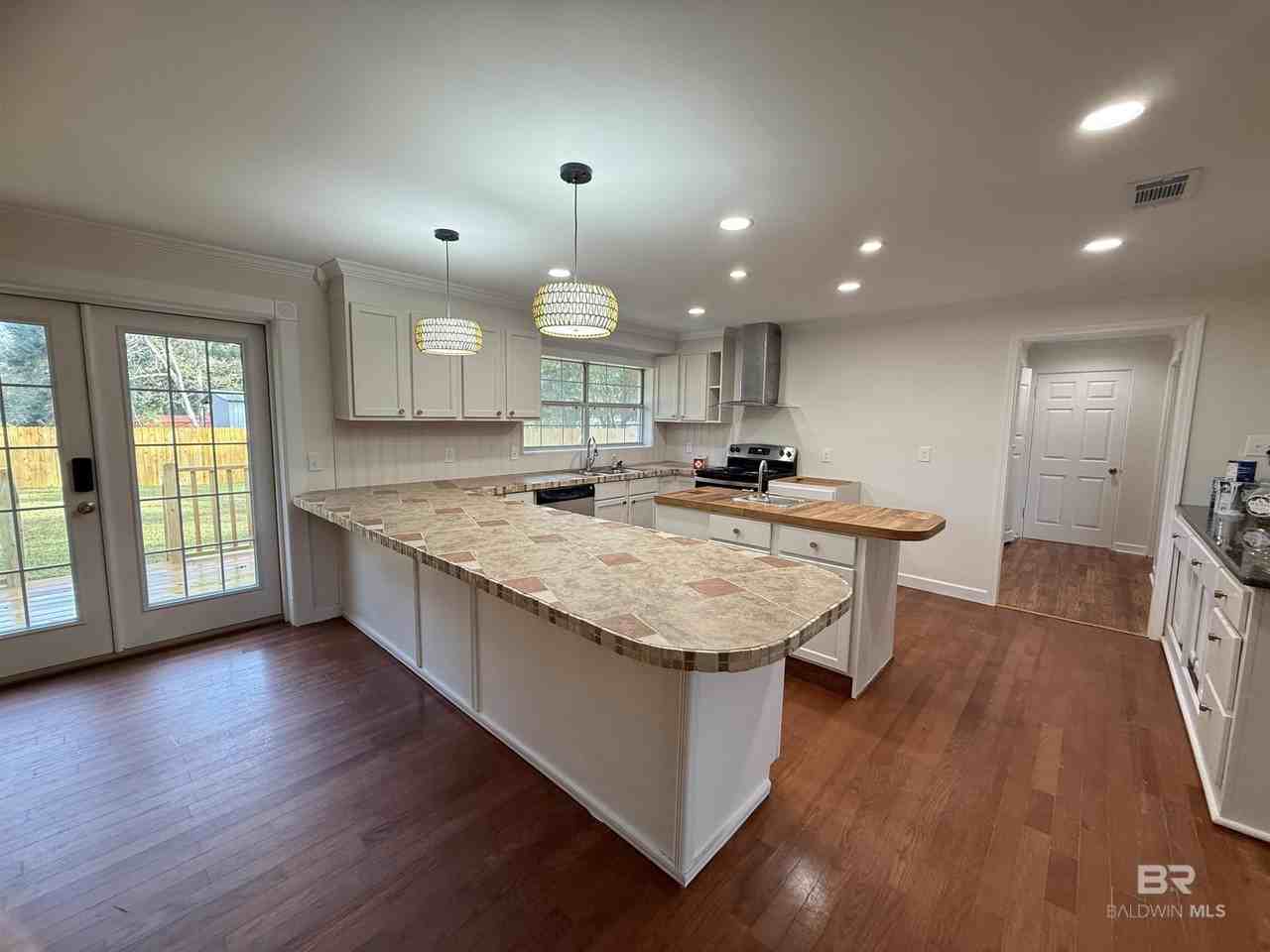 9151 Old Mobile Rd - Photo 3 of 15