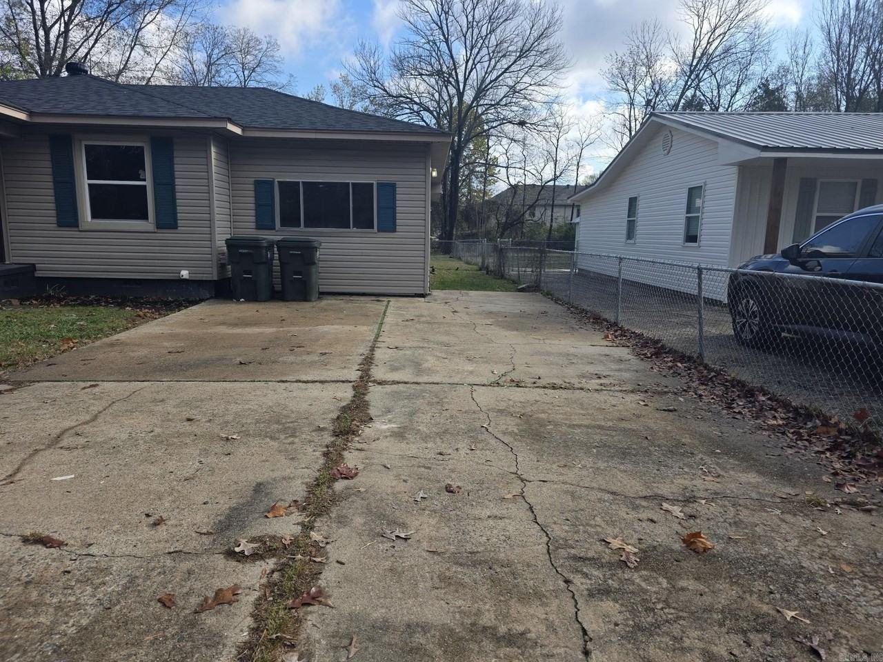 1626 Davis St - Photo 3 of 24