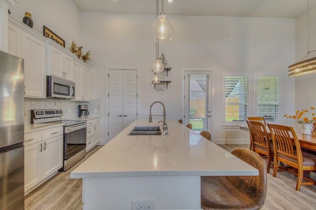 110 Madrona Ln - Photo 3 of 19