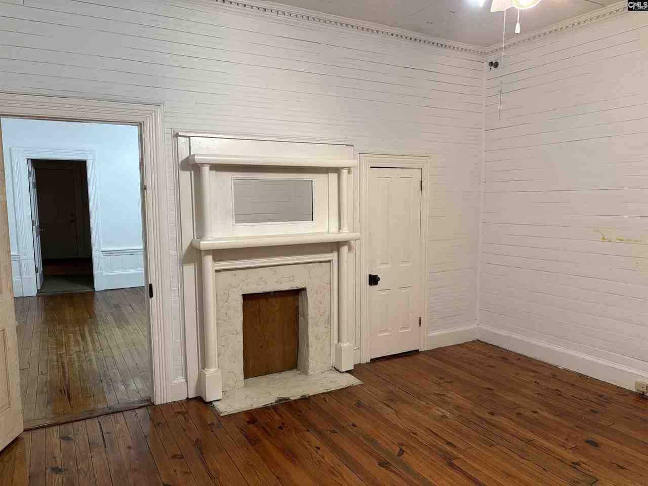 225 Columbia Ave - Photo 4 of 10