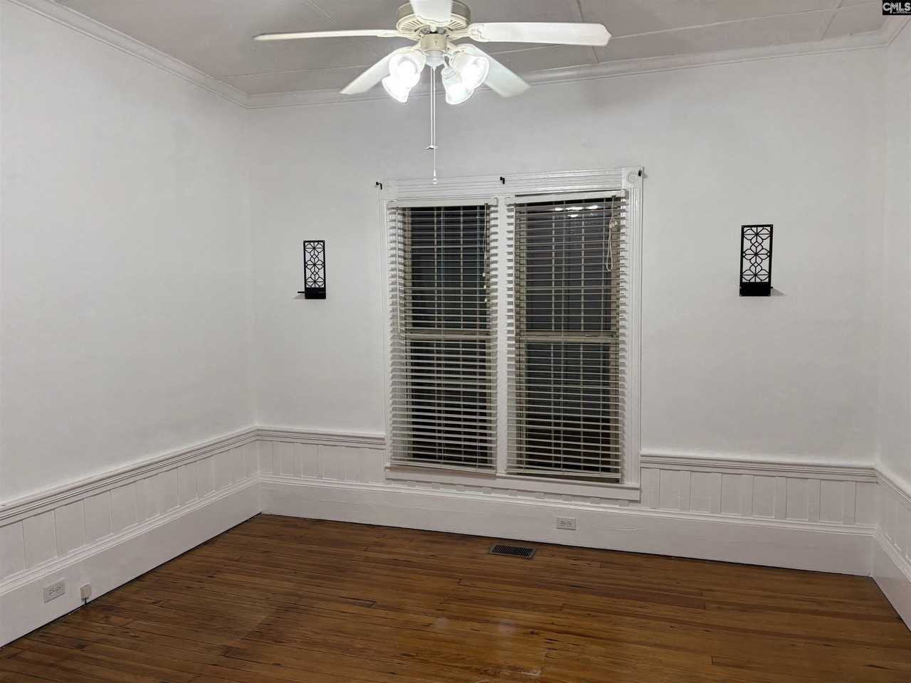 225 Columbia Ave - Photo 5 of 10