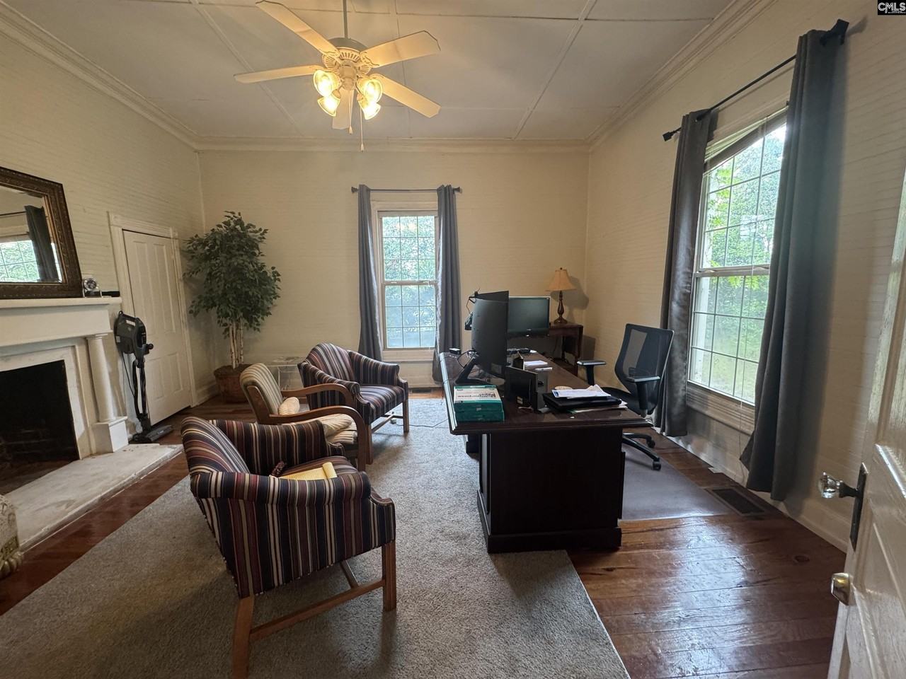 225 Columbia Ave - Photo 6 of 10