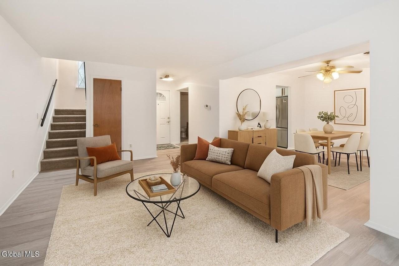 4 Sugarbush Rd - Photo 3 of 33