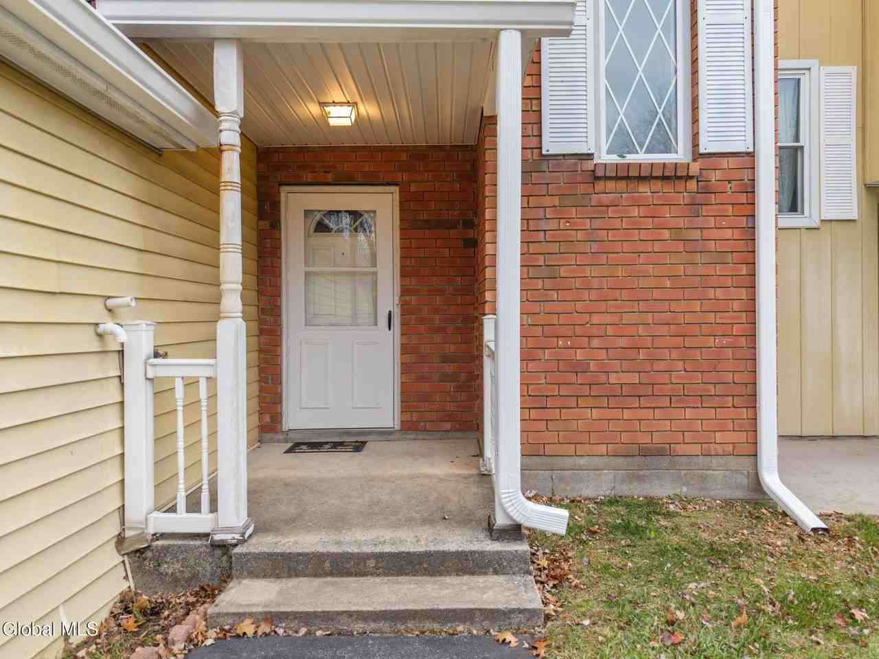 4 Sugarbush Rd - Photo 6 of 33