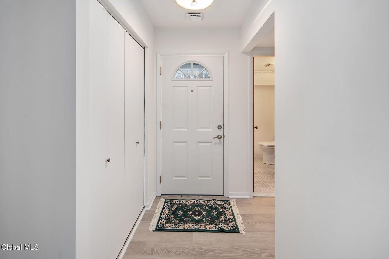 4 Sugarbush Rd - Photo 7 of 33