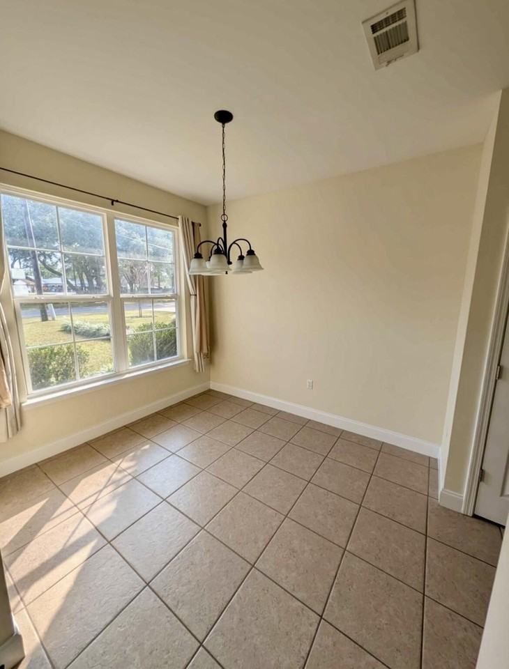 204B Spencer Pl - Photo 2 of 16