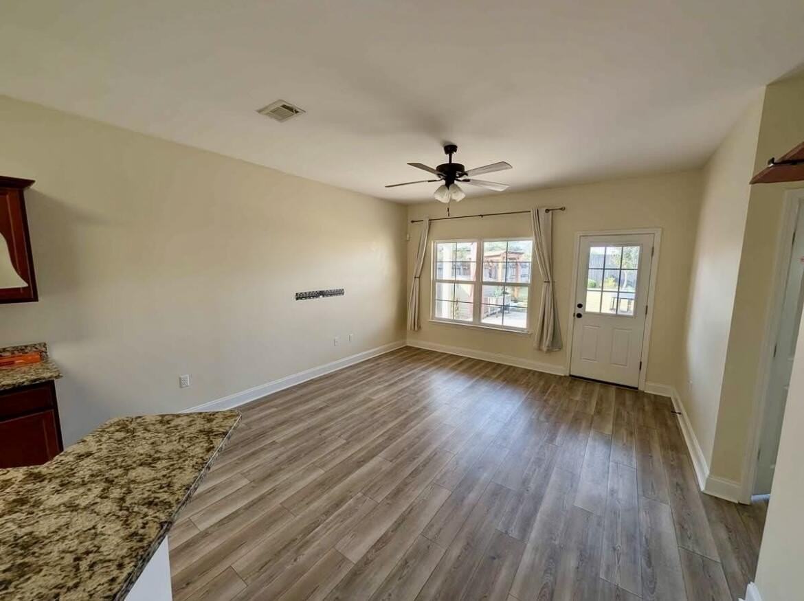 204B Spencer Pl - Photo 5 of 16