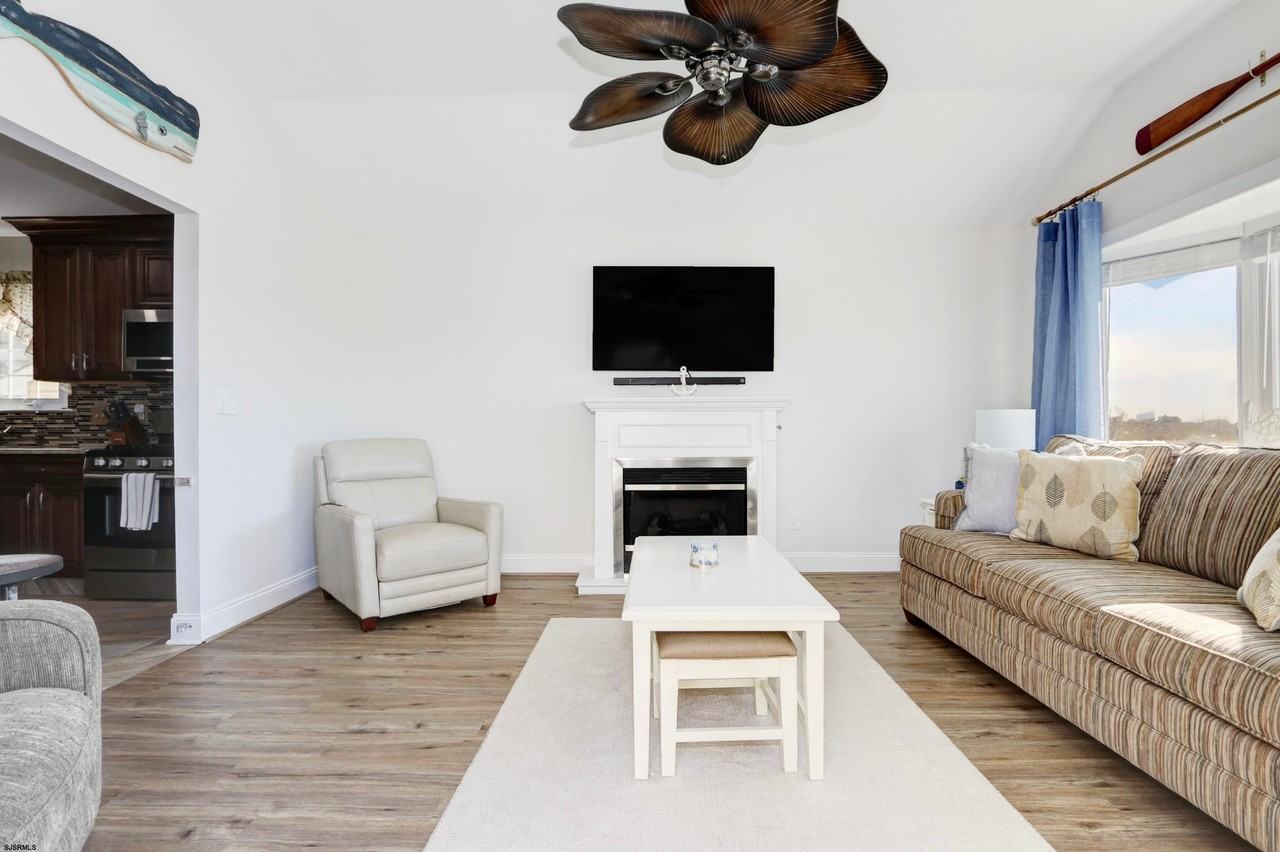 214 Hagen Rd - Photo 7 of 36