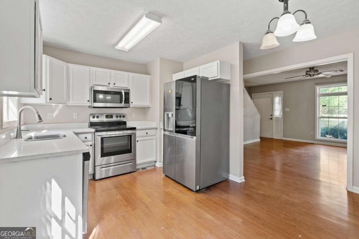 1333 Laura Lane - Photo 5 of 18