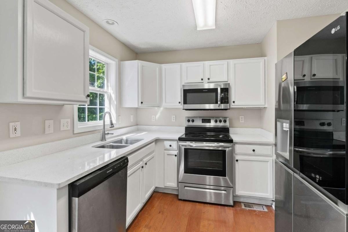 1333 Laura Lane - Photo 6 of 18