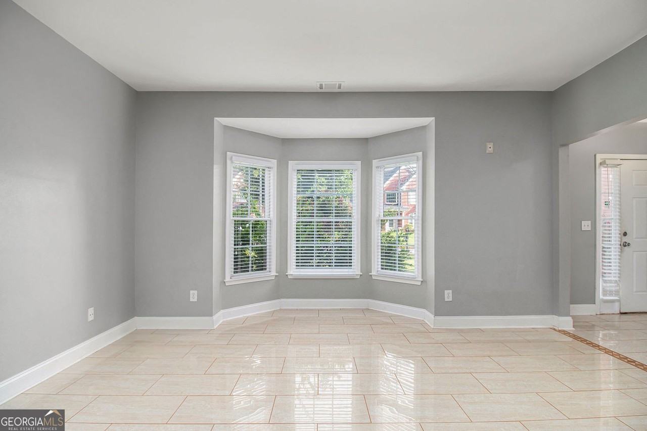 4442 Beacon Hill Drive - Photo 6 of 32