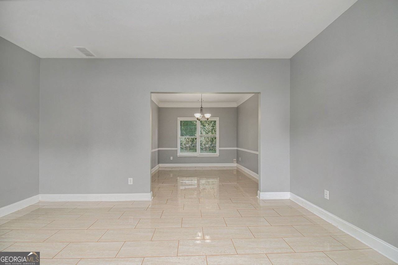 4442 Beacon Hill Drive - Photo 7 of 32