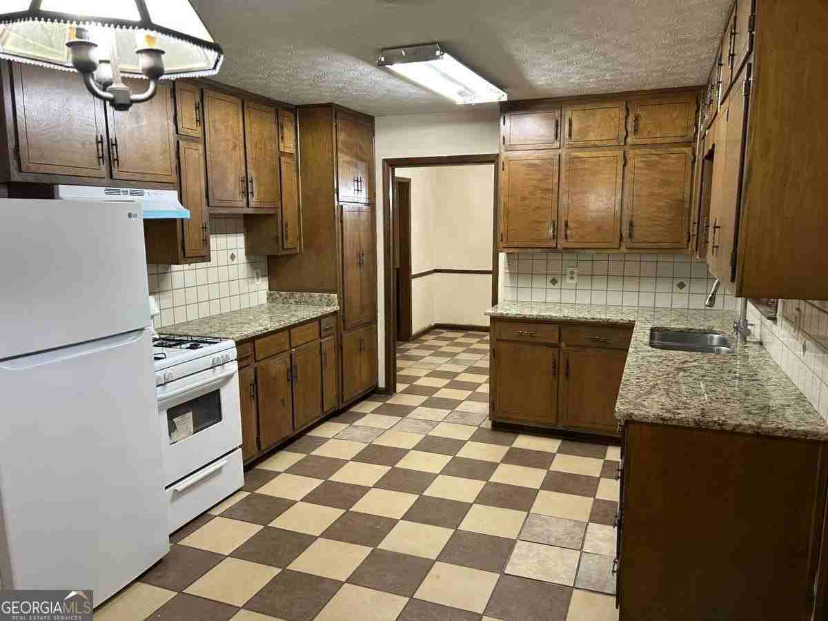 1530 Oleander Ln Sw - Photo 3 of 19