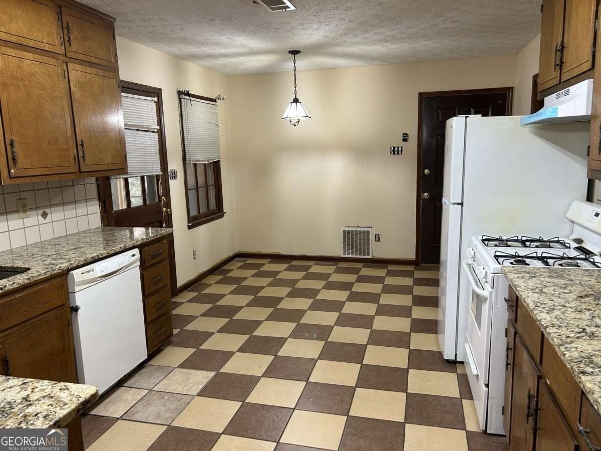 1530 Oleander Ln Sw - Photo 4 of 19