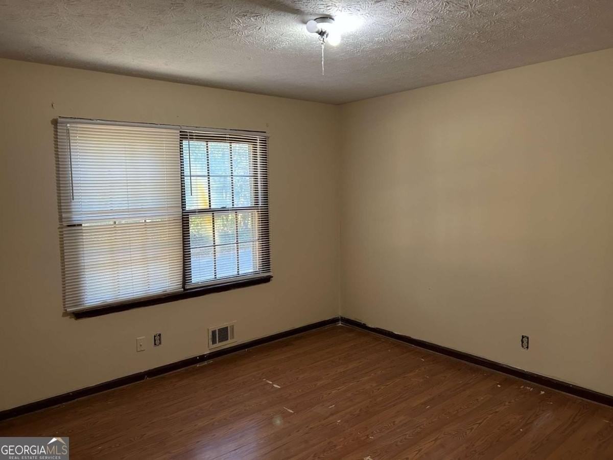 1530 Oleander Ln Sw - Photo 7 of 19