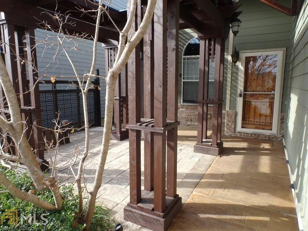 155 Seabreeze Court - Photo 2 of 30