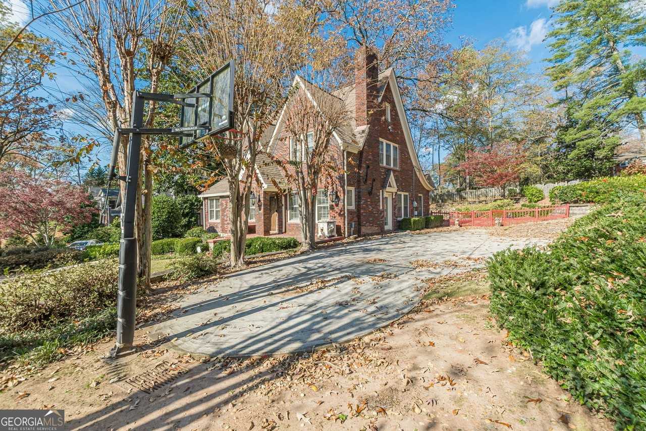 1957 Walker Ave - Photo 6 of 50