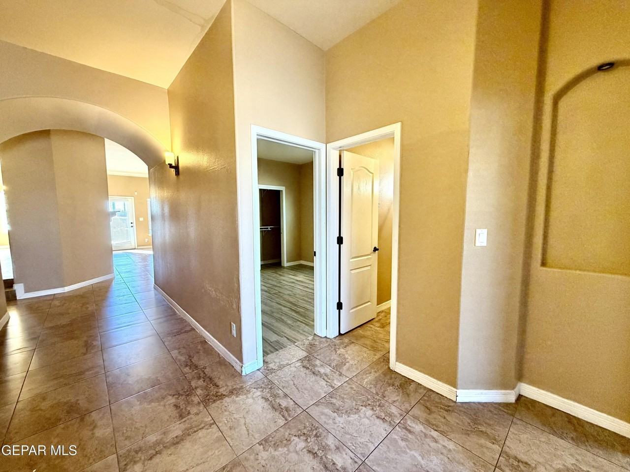 14202 Fabled Point Avenue - Photo 3 of 33