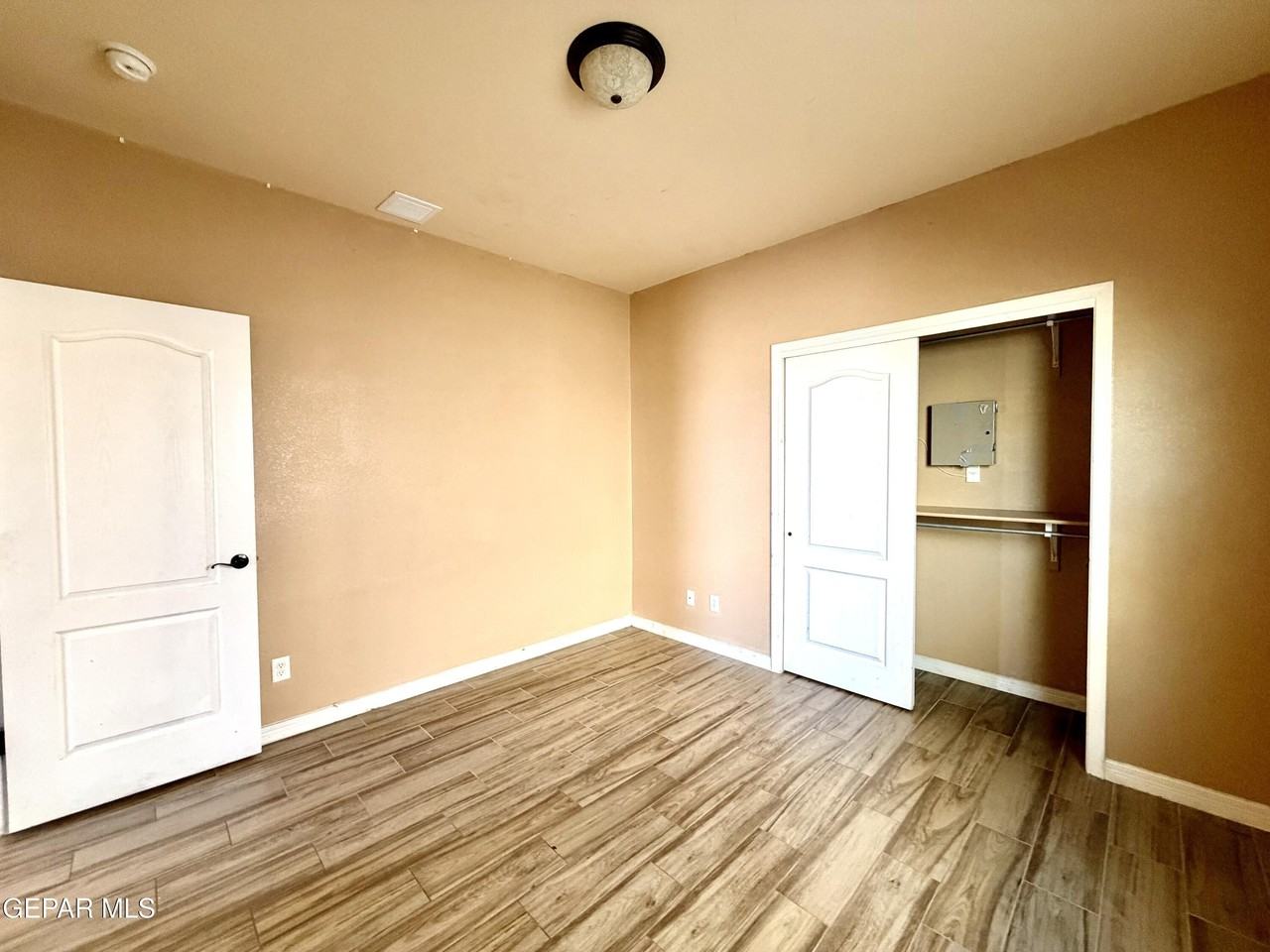 14202 Fabled Point Avenue - Photo 7 of 33