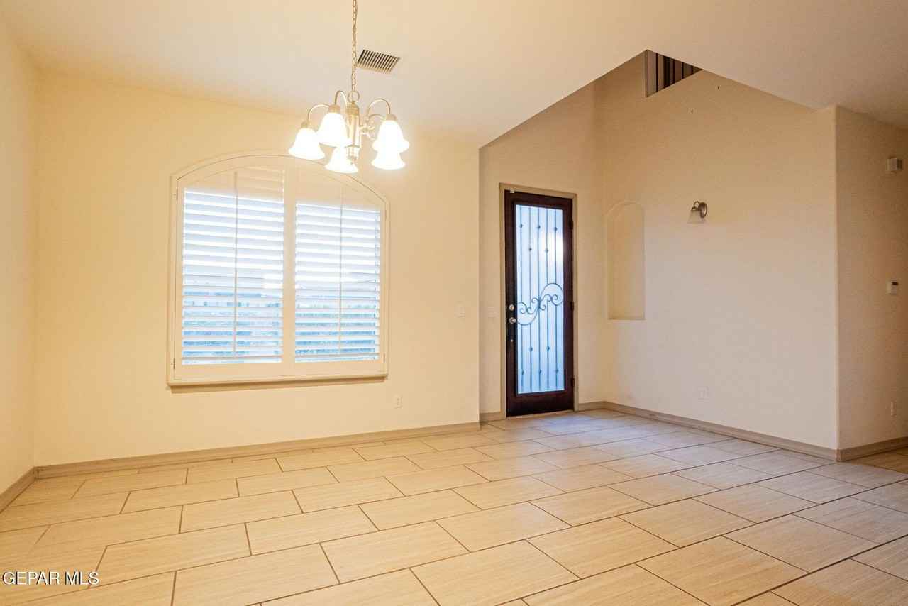 3204 Merry Mdw - Photo 7 of 37