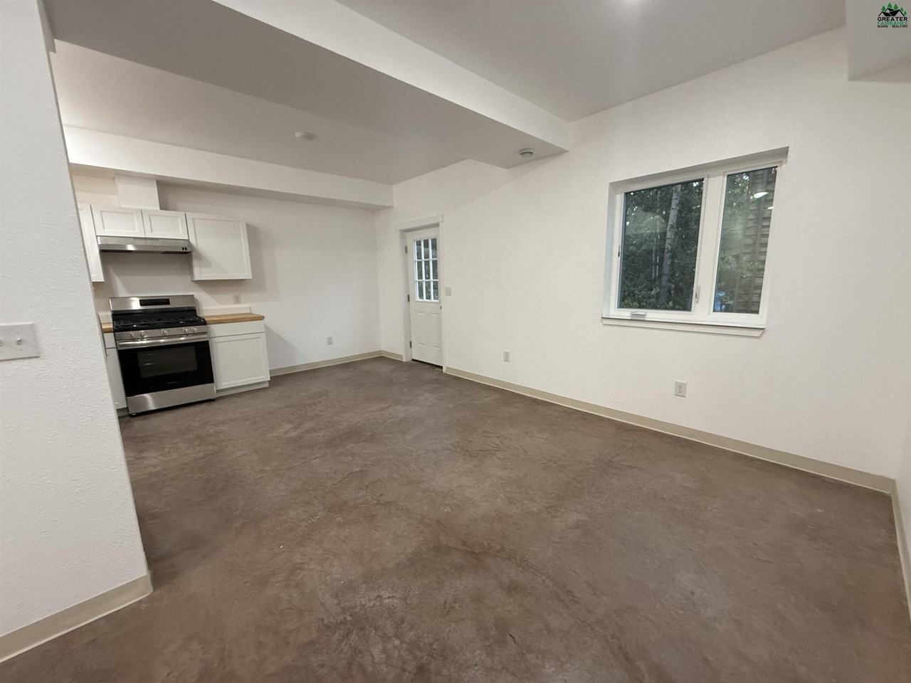 413 E 8th Ave - Photo 3 of 16